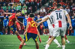 开云体育在线-关于欧洲赛事赛程密集，球员们布阵力争胜利的信息