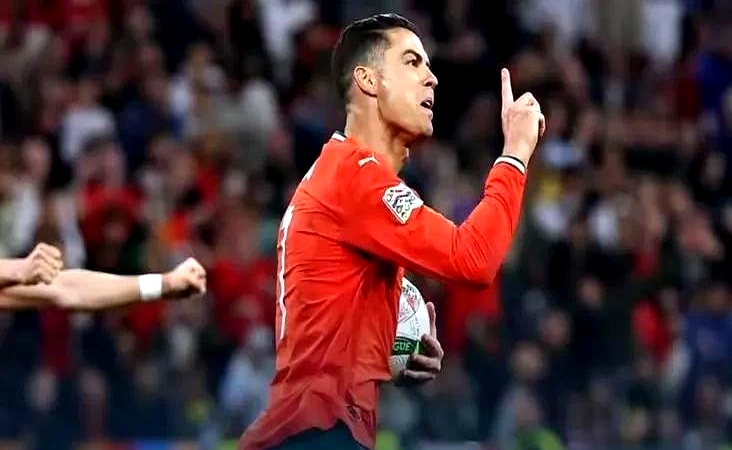 包含C罗点球大战制胜，门将哭着跪倒在草坪！！的词条