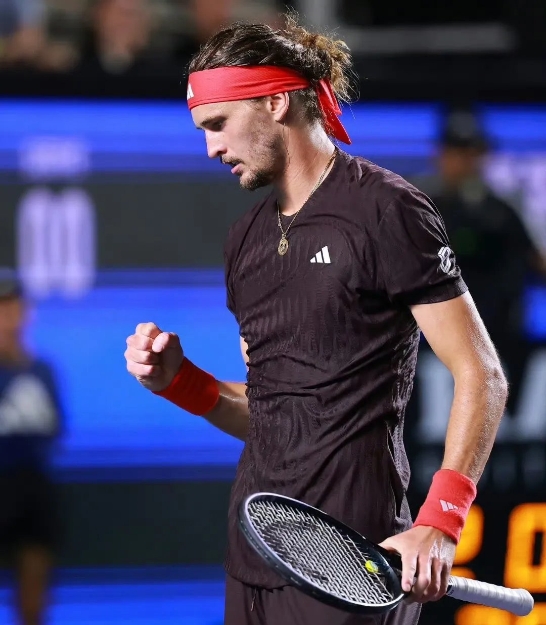 包含西班牙网球队横扫意大利网球队，克耶高斯打破历史纪录的词条