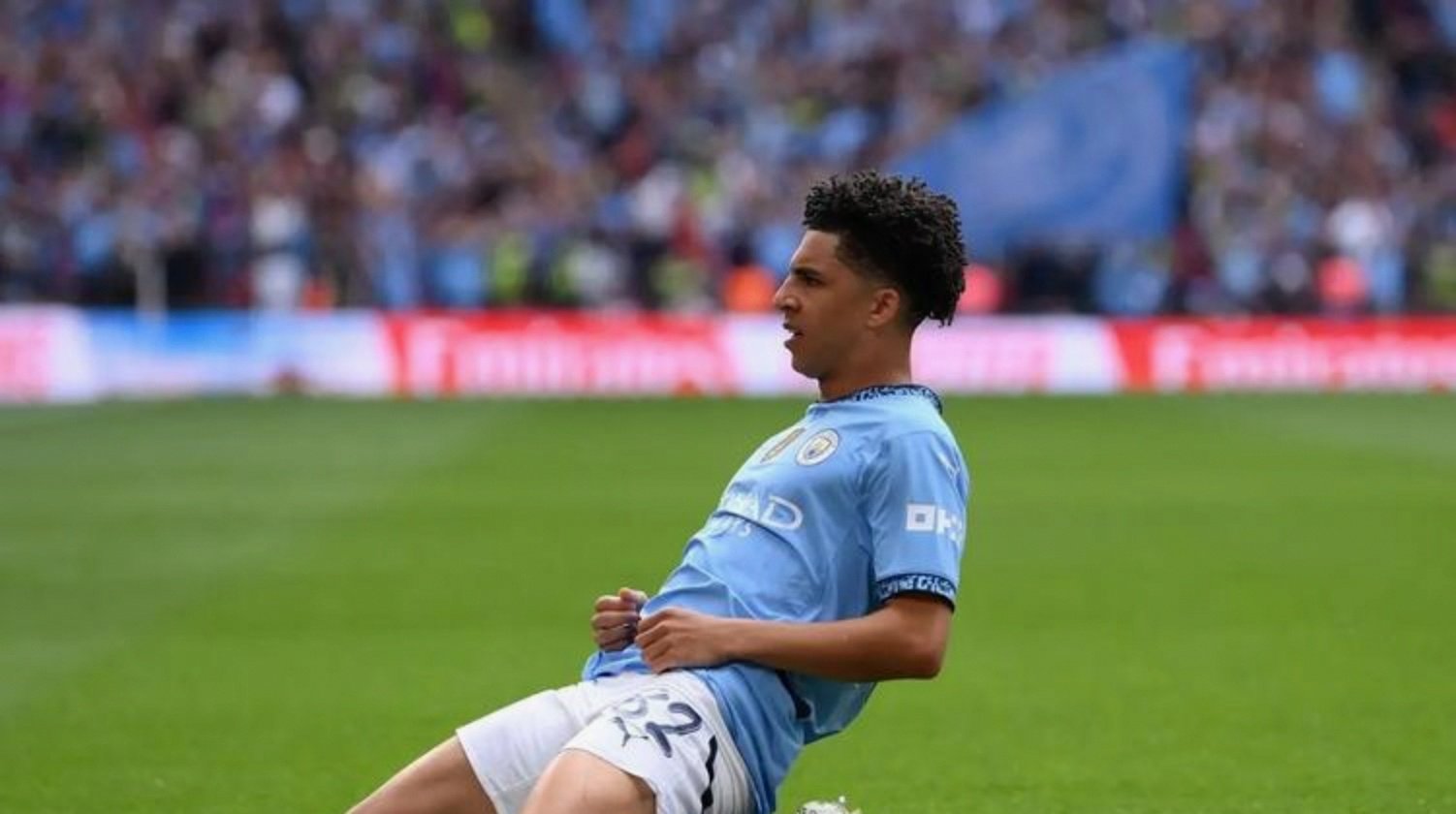 包含曼城遭遇惨败！球队士气如潮退的词条