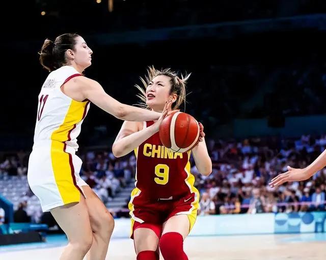 塞尔维亚队在女足赛中展现出色发挥