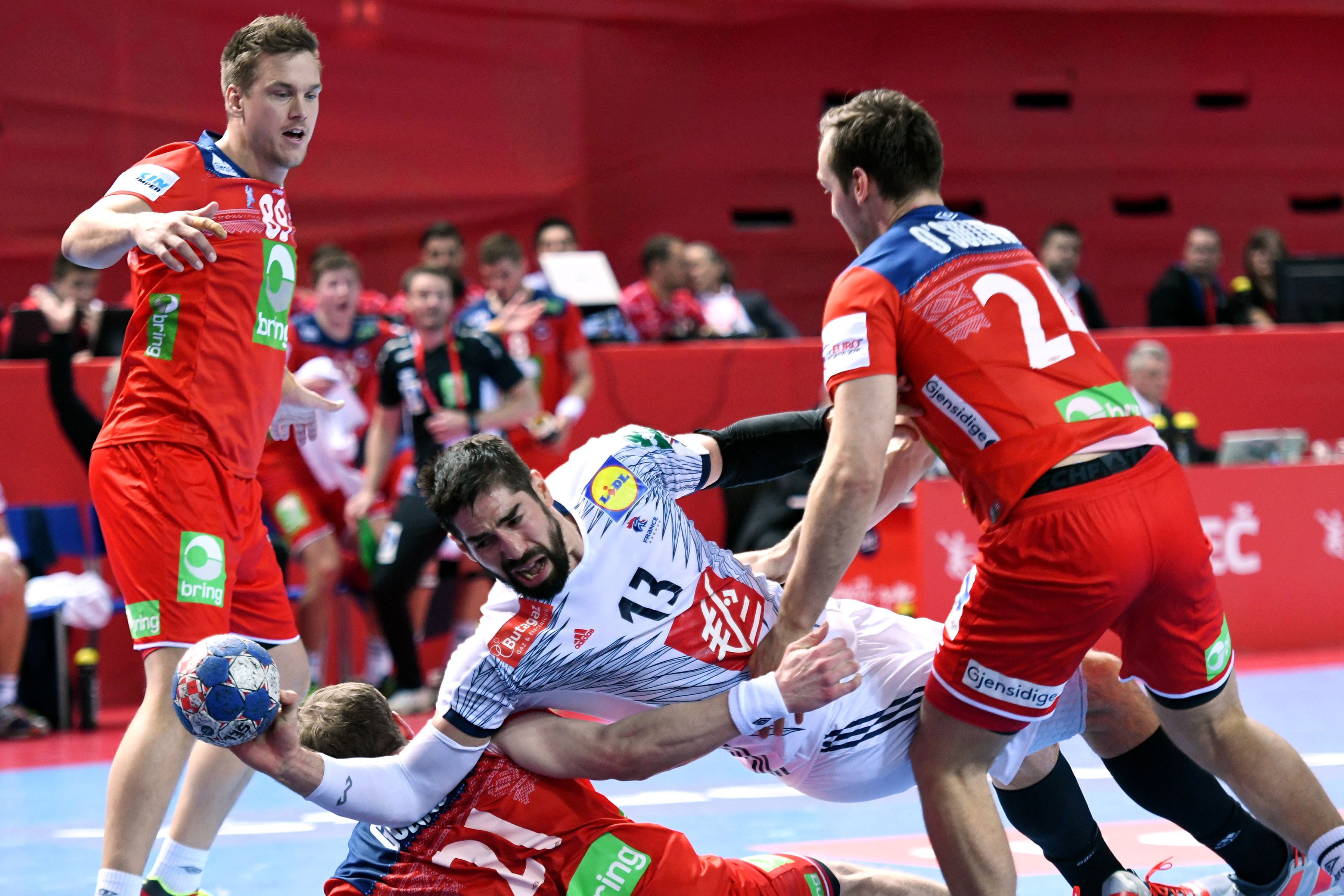 瑞典选手在手球比赛中掀起热潮 瑞典选手在手球比赛中掀起热潮