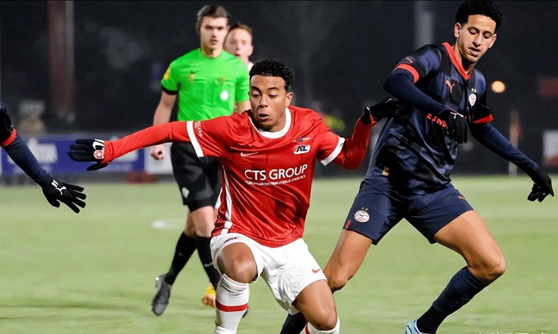 阿贾克斯年轻队员表现出色，助球队大胜