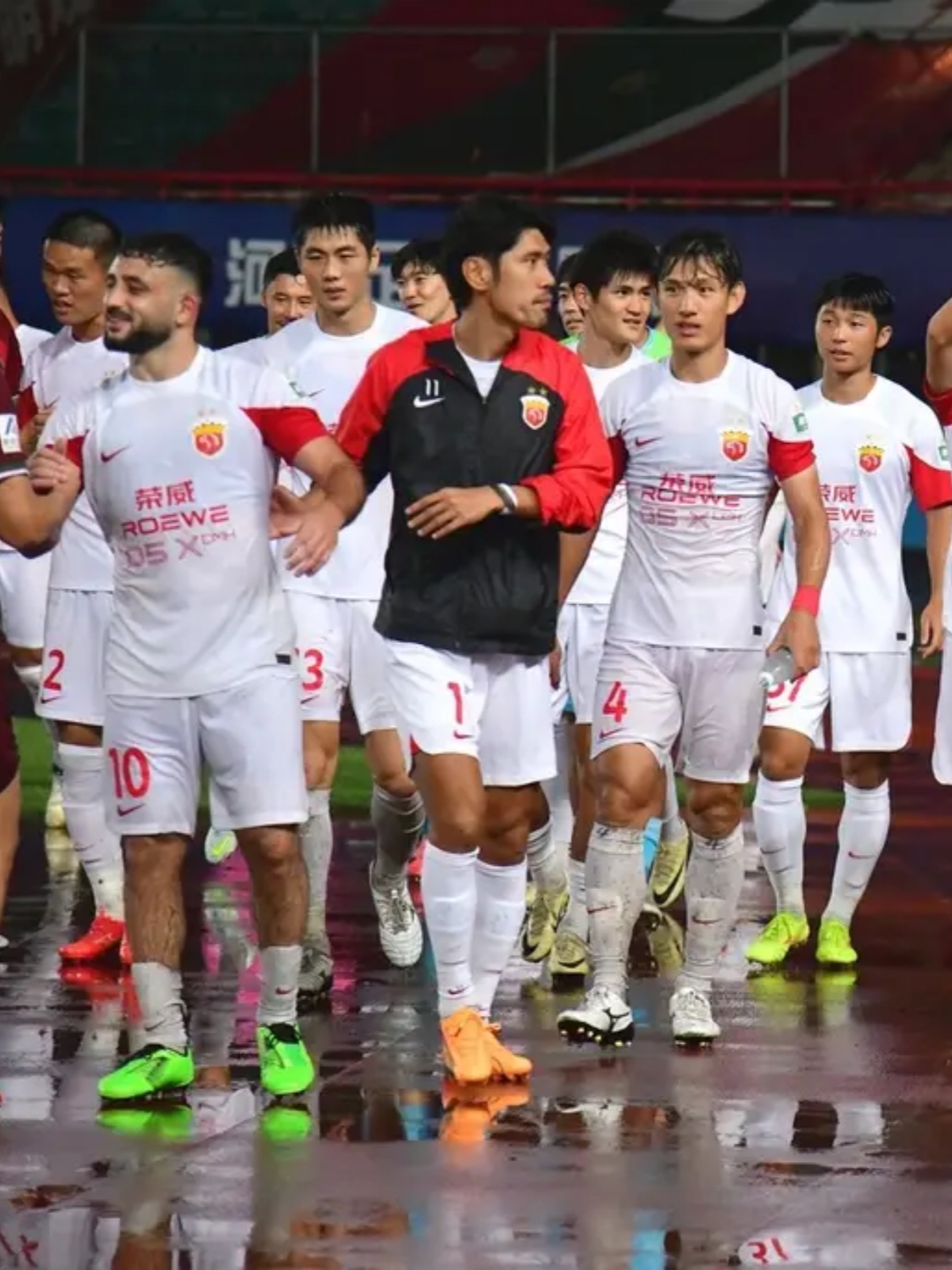 战胜强敌，队员们展现出色技术与士气的简单介绍