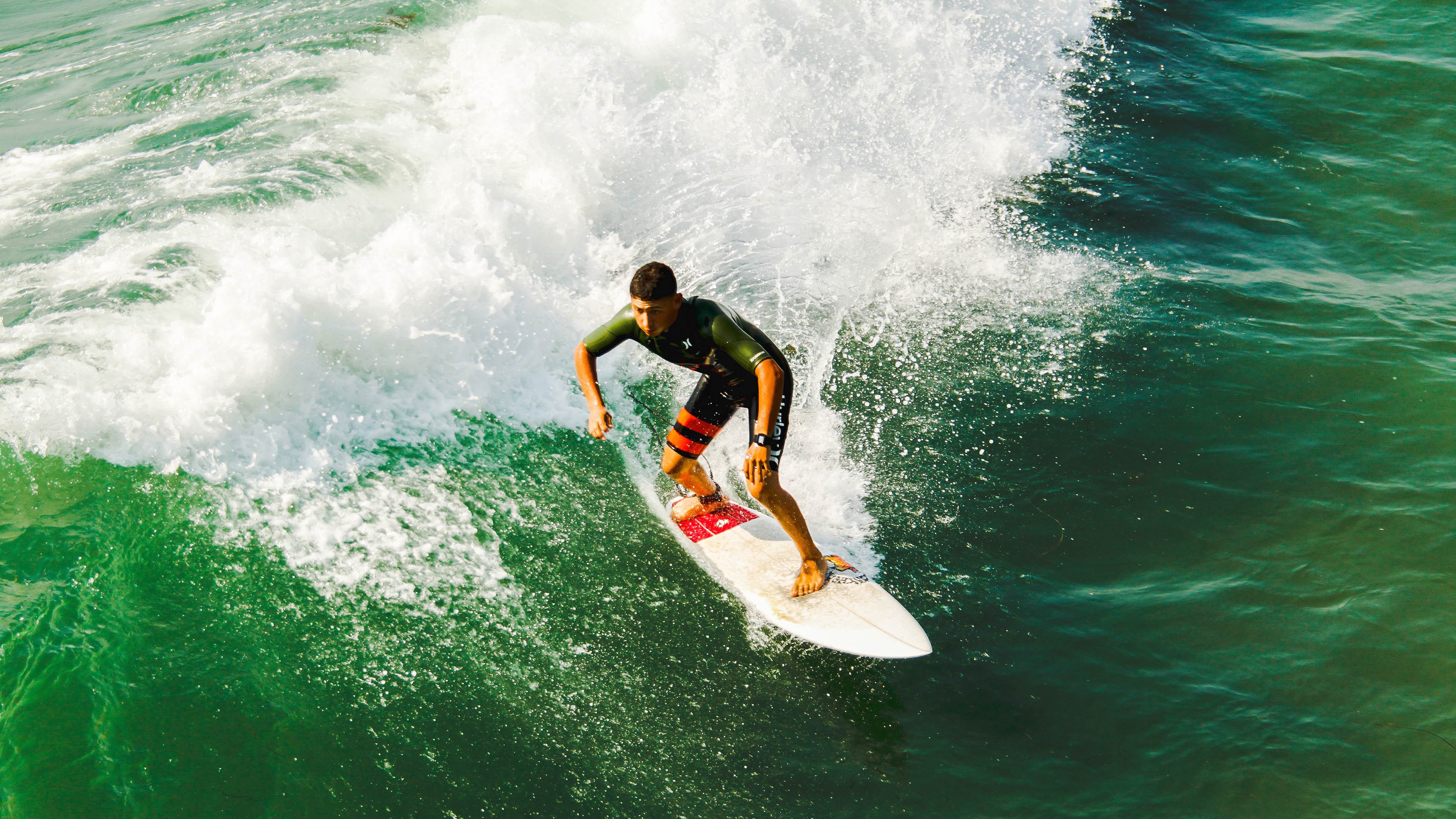 布伦森，F1街道赛之夜，在重压熔炉中淬炼的冠军之心